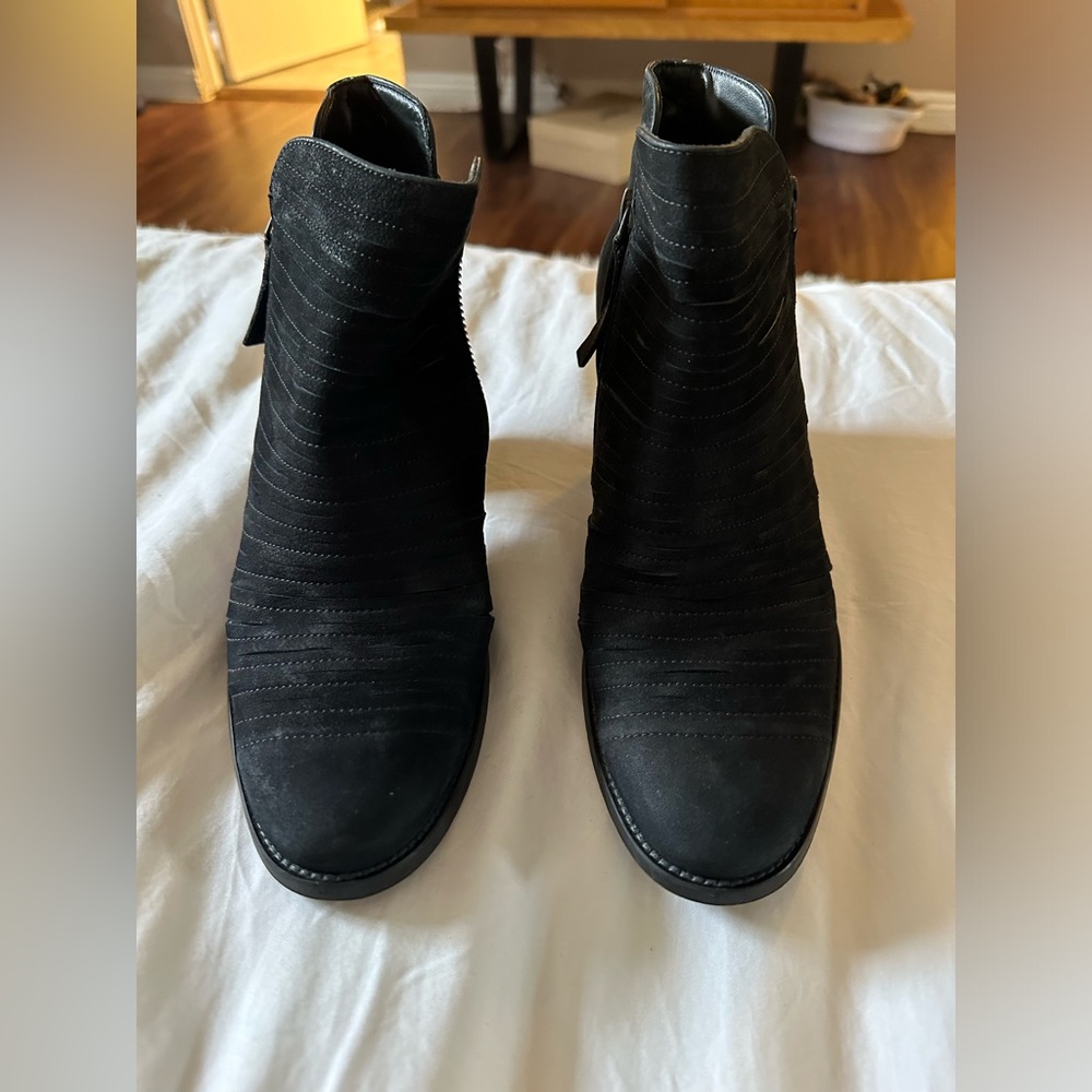 Paul Green Malibu Sliced Zip Bootie Size 6.5 9 US.  Gently worn good condition